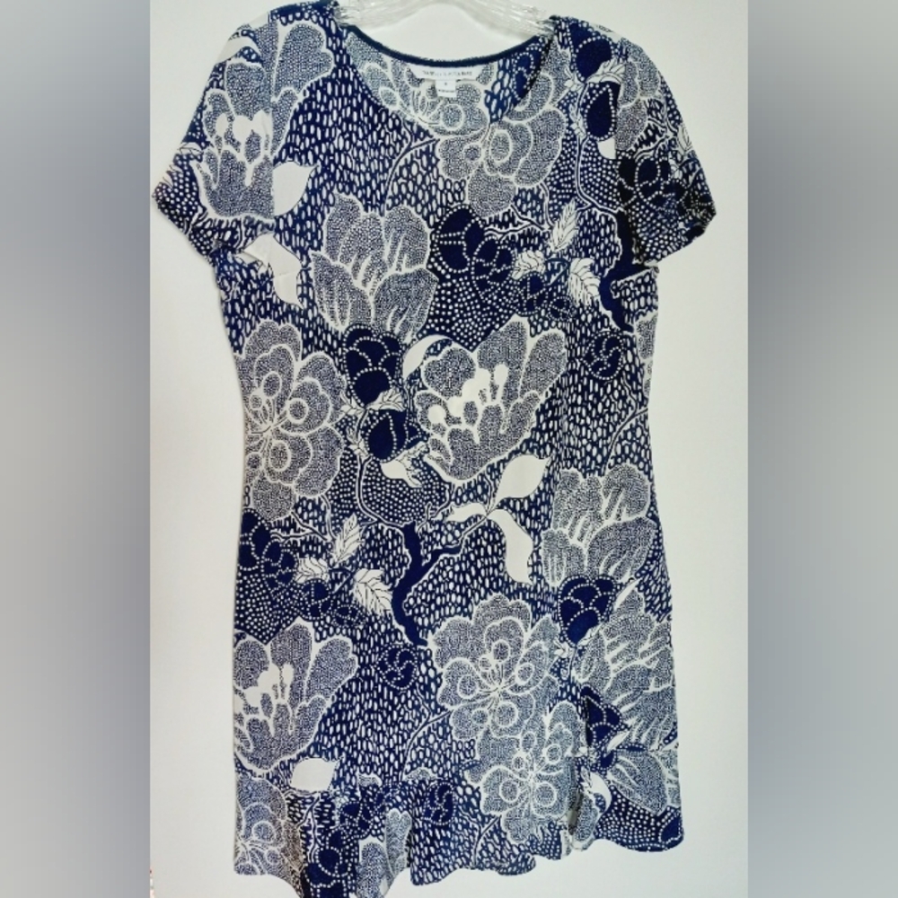 Diane Von Furstenberg Size 8 Elegant 100% Silk DEON Dark Blue Floral Dress